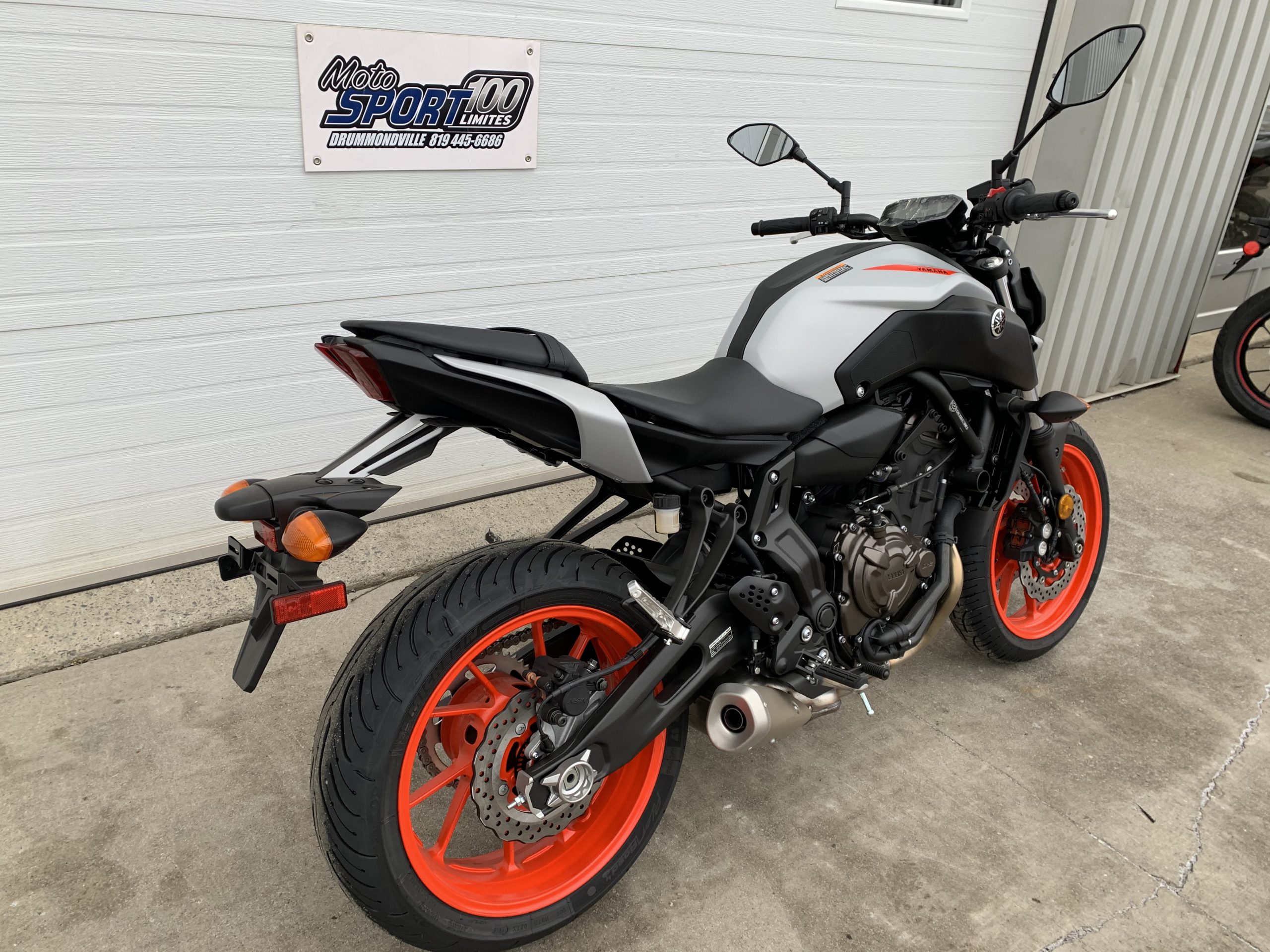 YAMAHA MT 07 GRIS  2022 1 Moto Sport 100 limites