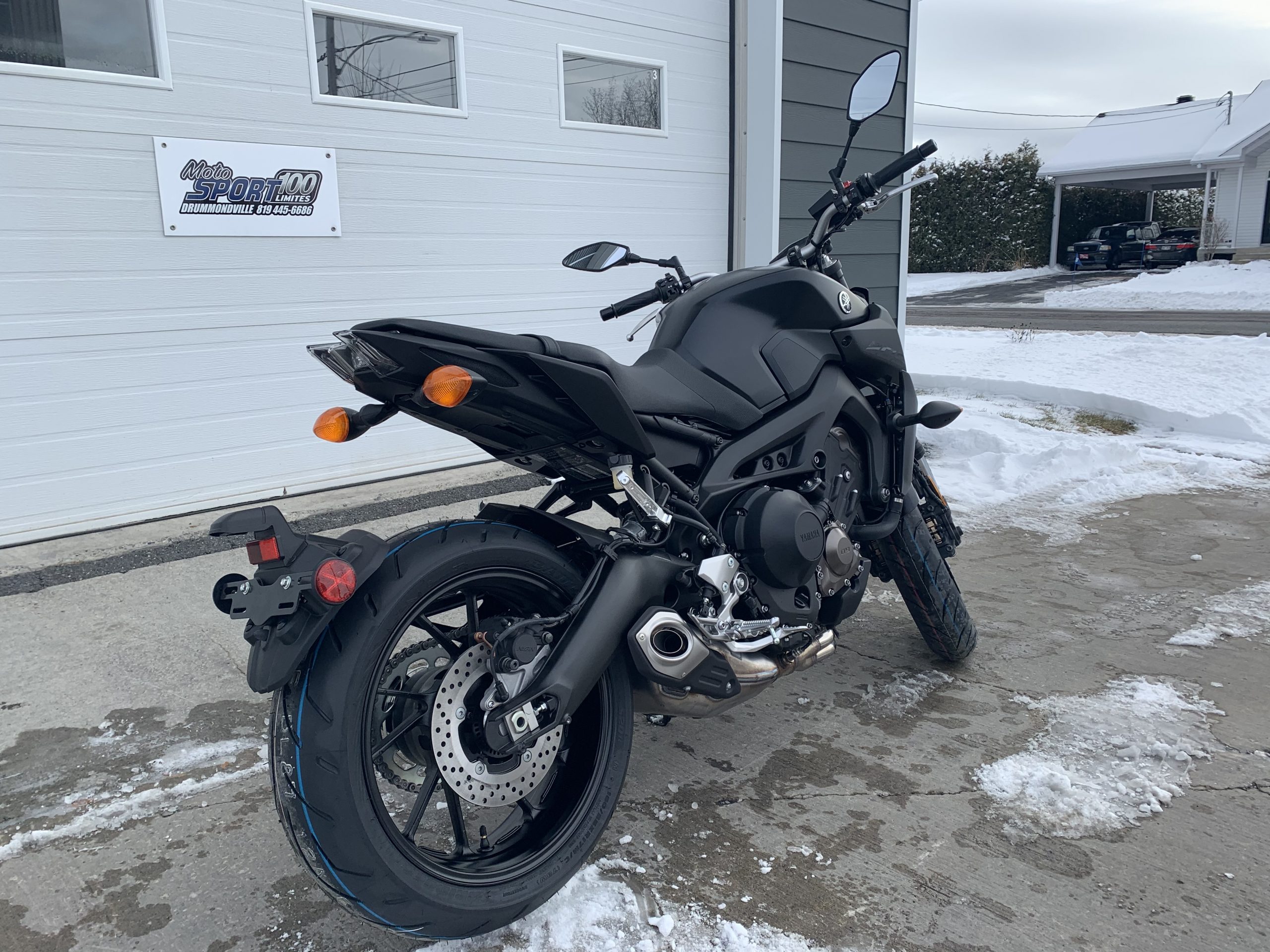  YAMAHA  MT09 NOIR  2022 4 Moto  Sport 100 limites